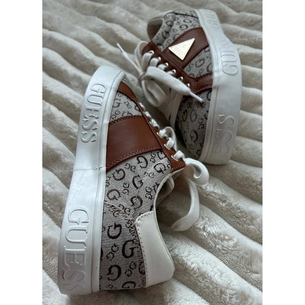 Guess Astray Kids Brown Logo Monogram Low Top Lace Up Sneakers WGASTRAY4-R‎ 5.5M